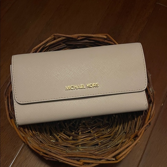 Michael Kors Blush Pink Trifold Saffiano Leather Wallet - Picture 1 of 8